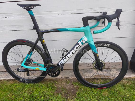 Bianchi oltre xr4 disk SRAM Red et roues dicut diswiss 1100