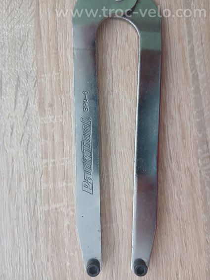clé à ergots réglable professionnelle de la marque Park Tool, modèle SPA-6.