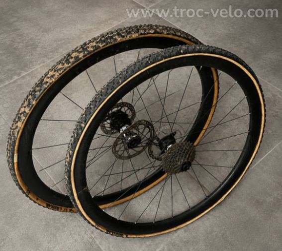 roue boyaux 11-12v cross