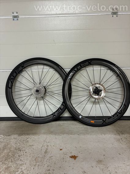 Paire de roues CADEX 42 mm Tubeless – État exceptionnel
