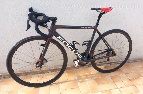Vélo de course Focus Izalco Max DI2