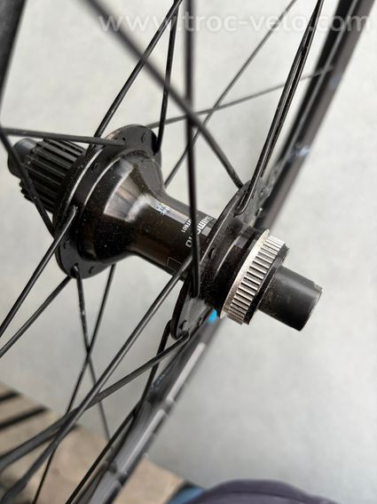 Roue arrière VTT 29 pouces Shimano MT601 12x142 mm tubeless ready centerlock - 2