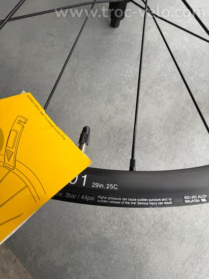 Roue arrière VTT 29 pouces Shimano MT601 12x142 mm tubeless ready centerlock - 5