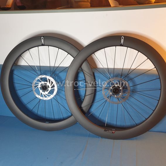 Disques offerts, Paire carbone CSC neuves 50mm disc pour shimano ou sram ,chambres TPU offertes