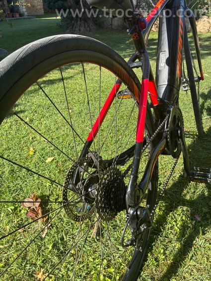À VENDRE VÉLO DE ROUTE GIANT VAE - 2