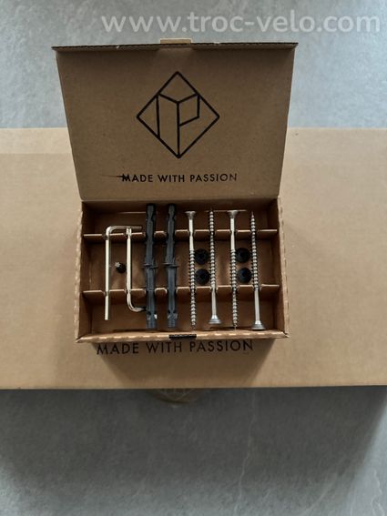 Parax D-Rack Wall Mount - 6