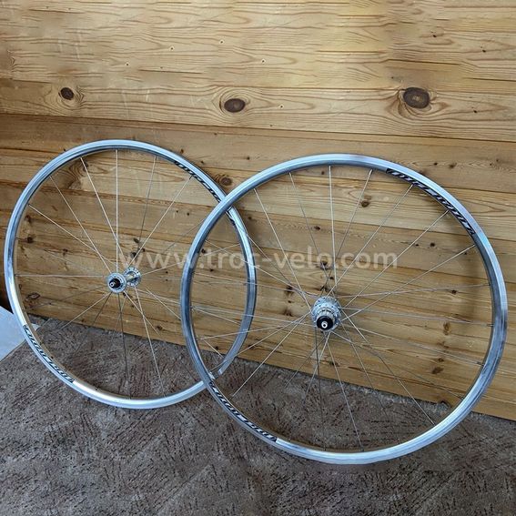 Roue de vélo de route
