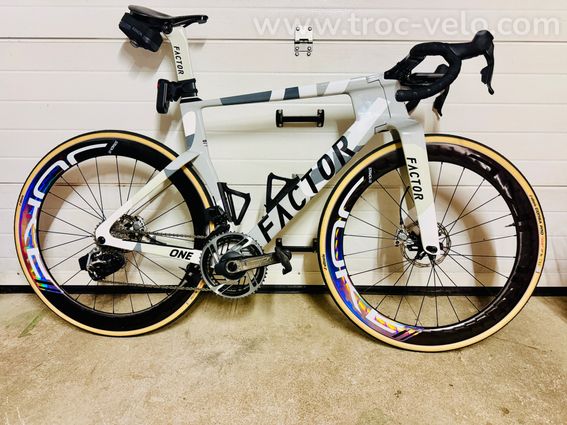 Vélo FACTOR One V3 T56 SRAM Red avec capteur de puissance - 2