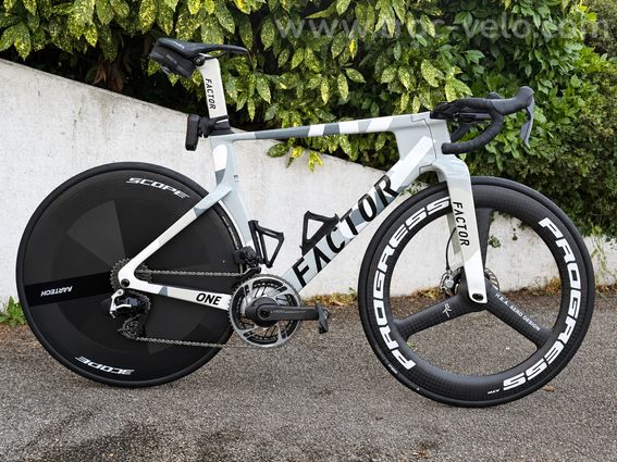 Vélo FACTOR One V3 T56 SRAM Red avec capteur de puissance - 12