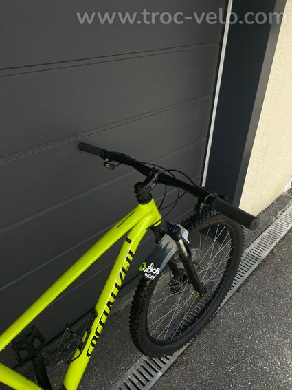 VTT Specialized - Freins Shimano - Pneu excellent état - 2