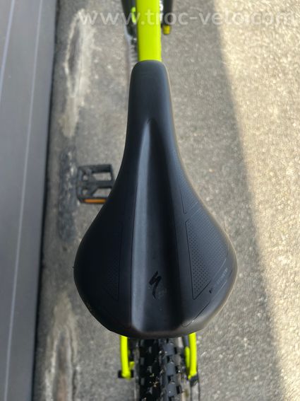 VTT Specialized - Freins Shimano - Pneu excellent état - 7
