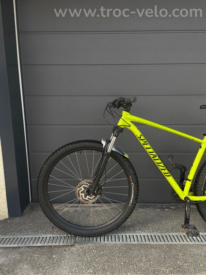VTT Specialized - Freins Shimano - Pneu excellent état - 8