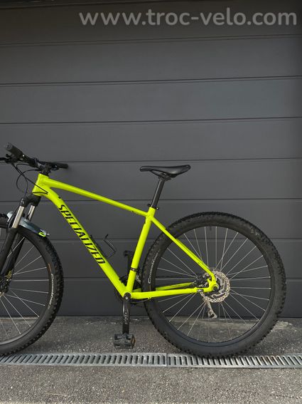 VTT Specialized - Freins Shimano - Pneu excellent état - 9
