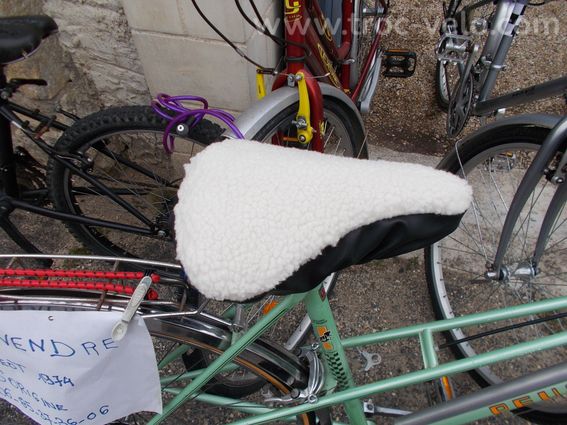 vélo peugeot 1974 comme neuf avec panier av  - 2