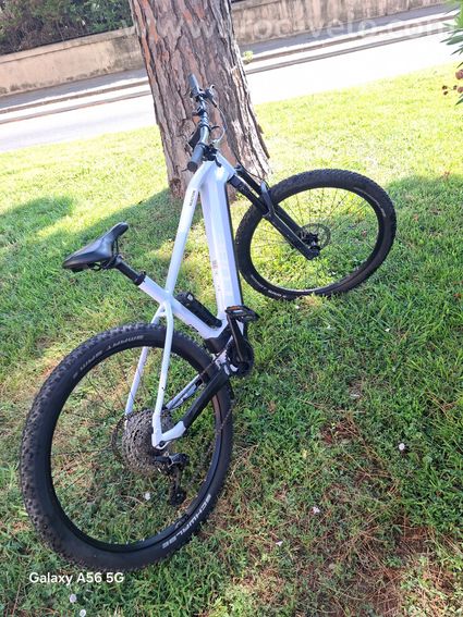 Je vend mon Velo vtt electrique taille xl de marque cube acheté ya 8 mois de magasin  - 3