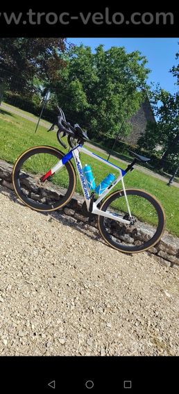 Velo de route carbone (triathlon)