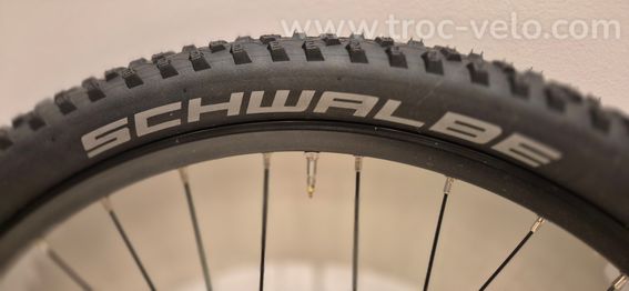 Paire de roues VTT DT Swiss 466d 27,5" NEUVES + Pneus Schwalbe Rocket Ron - 2