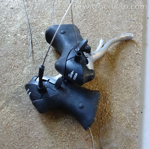 Manettes Shimano Sora 6 vitesses