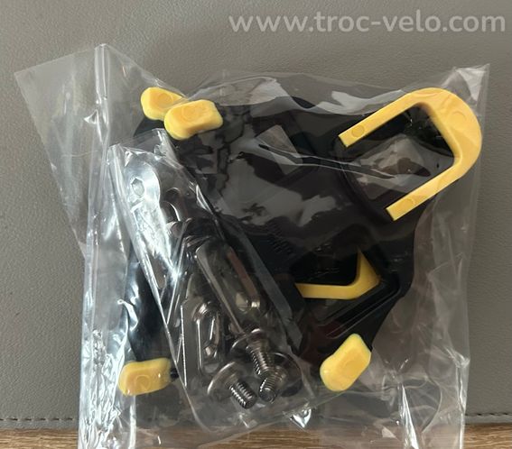 Vends paire de cales route SHIMANO SM-SH11 SPD-SL Jaune – 6° – NEUVES