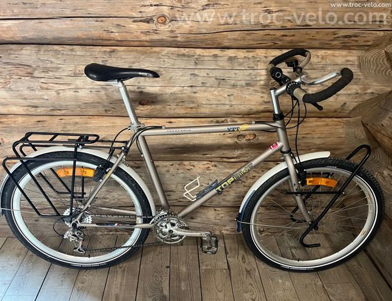 Vélos de voyage montés à la demande