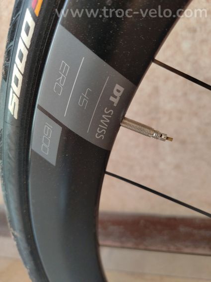 Roue carbone DTswiss arc 1600 profil 45mm