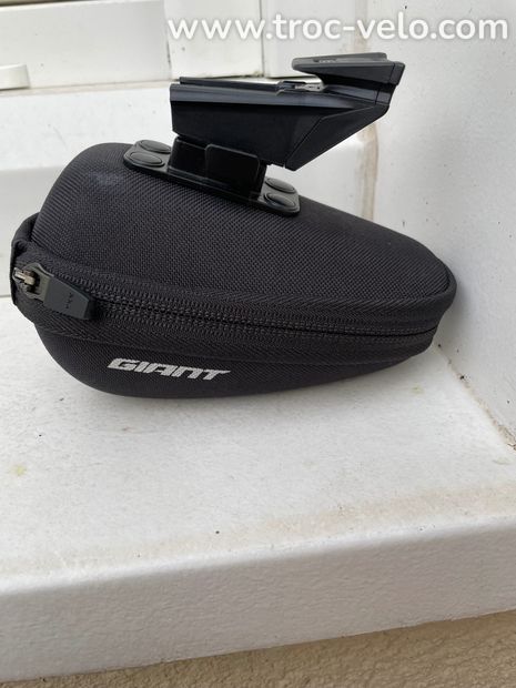 Sacoche de selle UNICLIP pour les selles Giant - 1