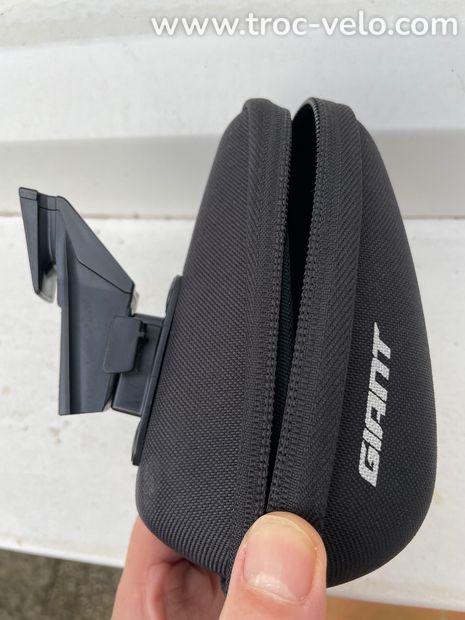 Sacoche de selle UNICLIP pour les selles Giant - 2