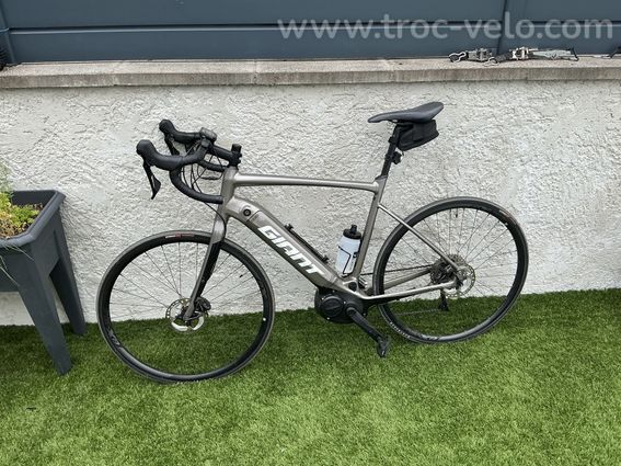 Vélo Giant road e 2 année 2023 + Taille XL batterie additionnelle neuve très bon etat