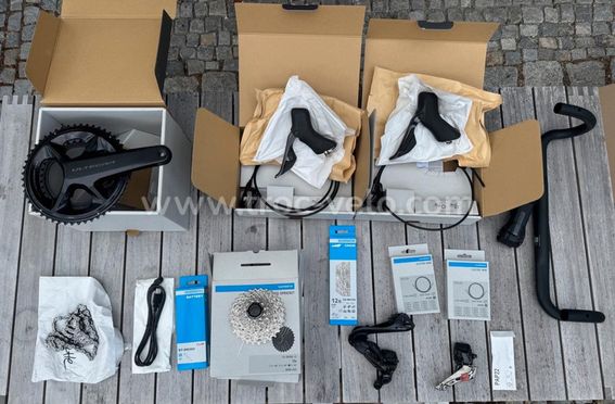 Groupe Shimano Di2 + pédalier Ultegra 8100 + accessoires