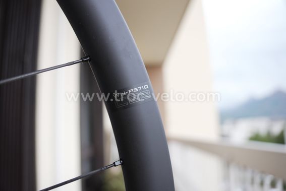 Paire de roues carbone Shimano C32
