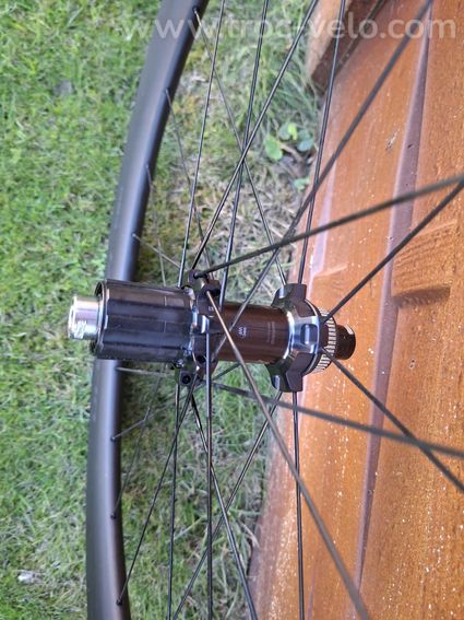 Roues vélo carbone Shimano Ultegra WH-R8170-C60 à disques - 2