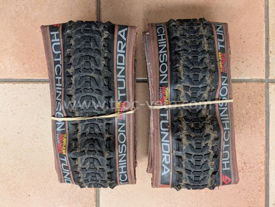 3908166-paire-de-hutchinson-tundra-700-4
