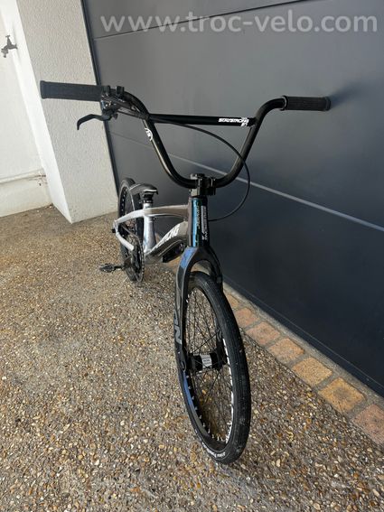 BMX staystrong alu v5 taille pro - 2