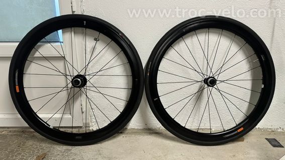 Jantes Giant SLR1 , etat neuf , avec pneus Bontrager