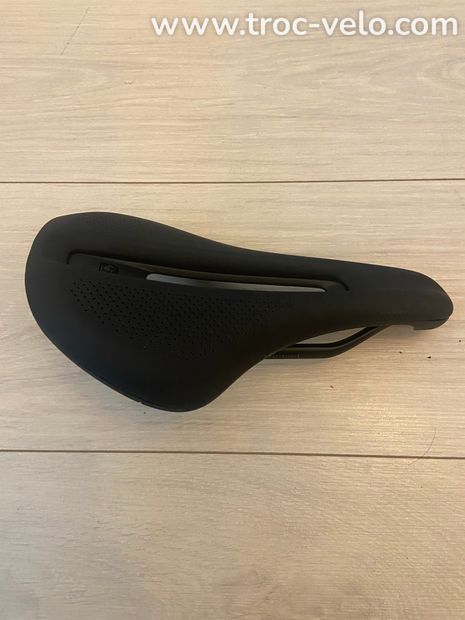 Selle Bontrager Verse Short Pro 145mm rail carbone neuve - 2