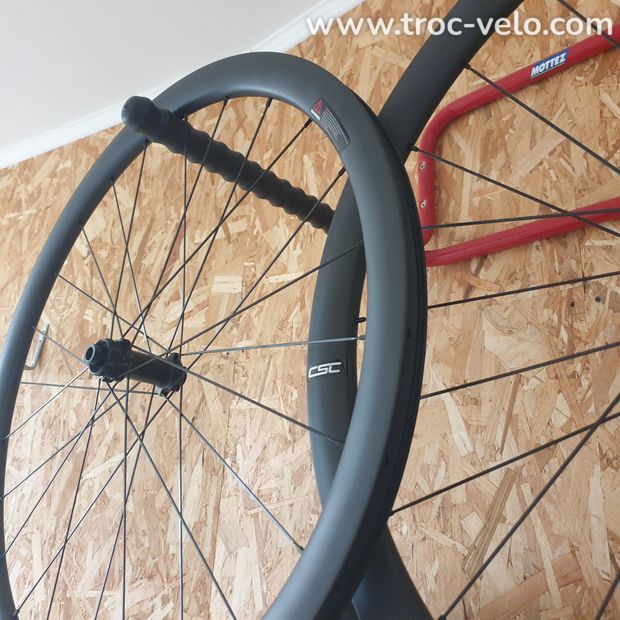 👍paire carbone disc neuve 38mm, disques offerts, pneus chambre ou tubeless  - 1