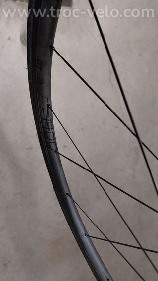 paire de roues DT Swiss PR 1400 DICUT 21 mm, en aluminium, coloris noir. - 2