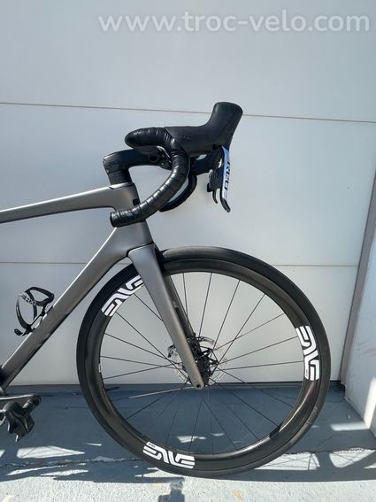 Vélo route carbone ENVE Melee – SRAM Red AXS + capteur puissance – Roues ENVE SES 3.4 - 4