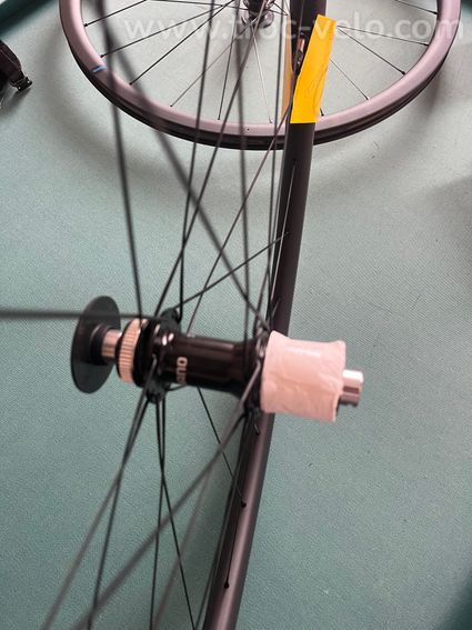 Paire roues carbone Shimano 105 RS710 C32 Disc NEUVES - 8