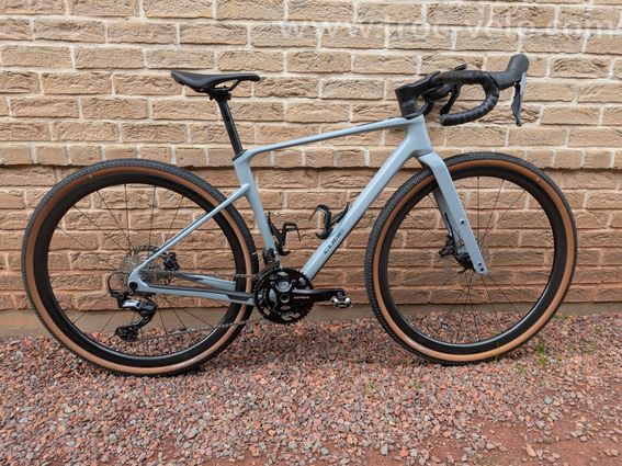 Cube Nuroad C:62 PRO Carbone + Roues Newmen Carbone (Taille S - Comme neuf)