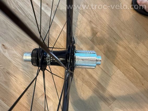 Paire de roues tubeless ENVE SES 5.6 avec disques Shimano Freehub. Moyeux Industry 9 de qualité. - 4