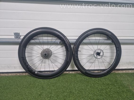 Roues Roval RapideCL II, profil 60 et 50 à l'avant