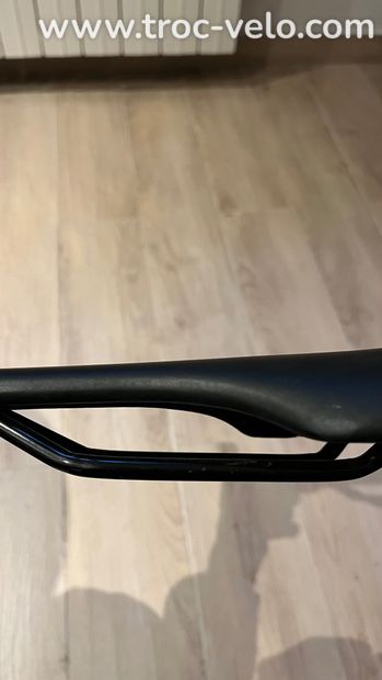 Selle Syncros RR 2.0 240g rails ronds noire et jaune  - 2