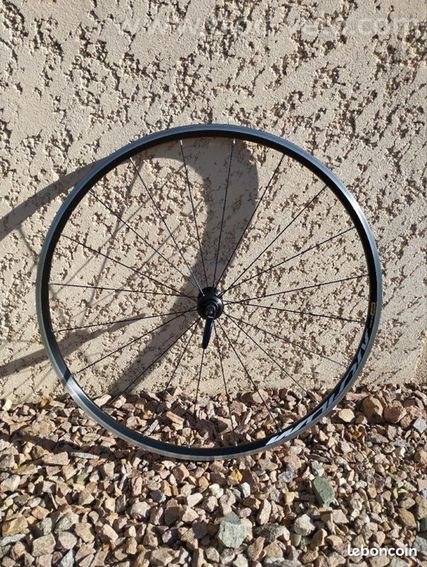 Roue avant Mavic Aksium