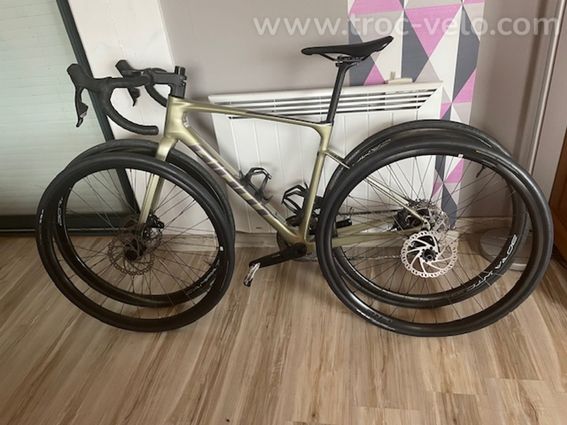 Vélo de route carbone GIANT DEFY ADVANCED TAILLE S (1.66 à 1.74m)