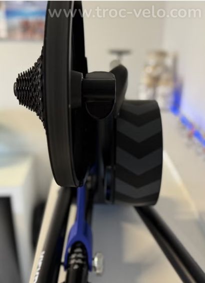 Wahoo Fitness Kickr V6 WiFi Home Trainer - 2