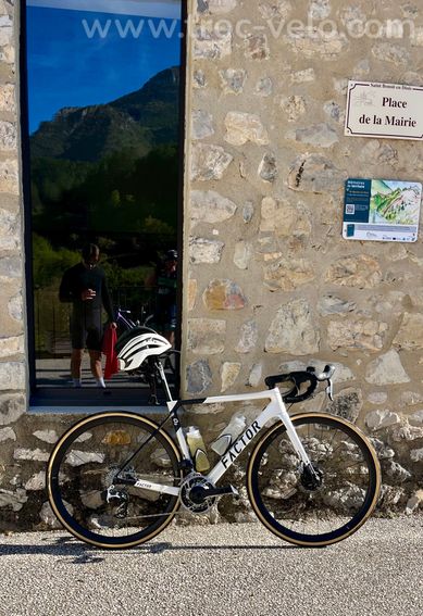 Factor O2 Carbon – SRAM Red AXS – Roues Carbone Giant SLR 1 – État Irréprochable