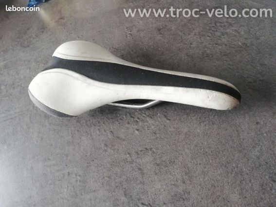 Selle ITALIA SLR CARBON FIBRE haut de gamme