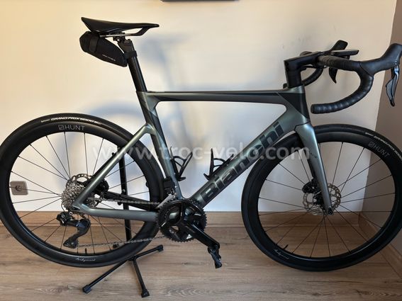 Bianchi Oltre Race 105 Di2 12v + Hunt 44 Carbone + Capteur de puissance