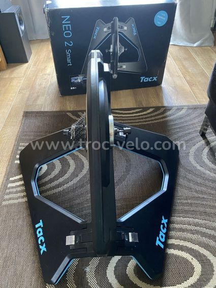 Garmin lance l'entraîneur intelligent Tacx Neo 3M avec plaques de